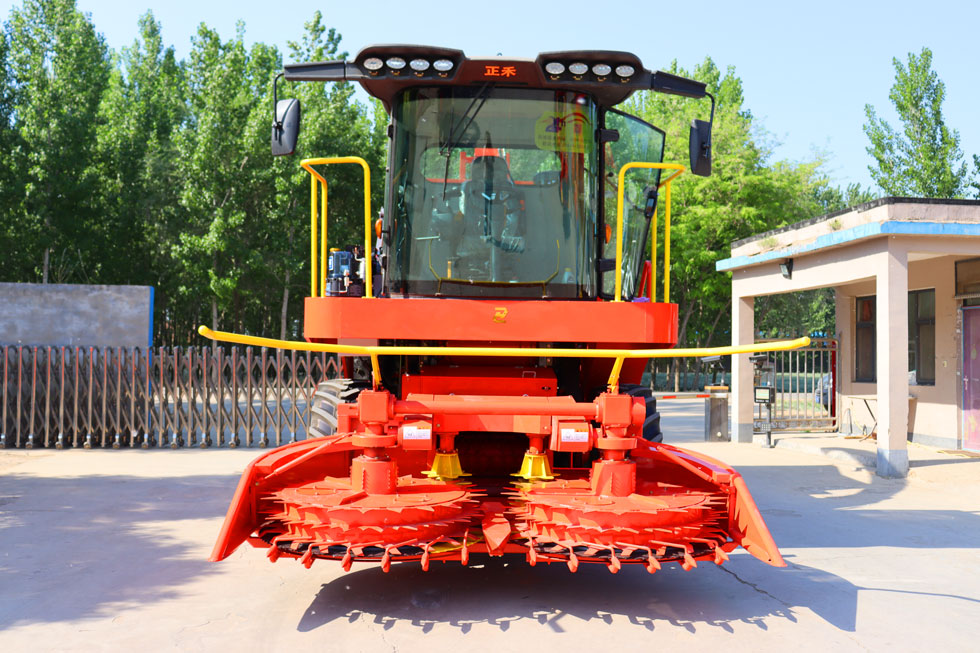 2.840m Self-Propelled Corn Feed Harvester 2.840m Self-Propelled Corn Feed Harvester