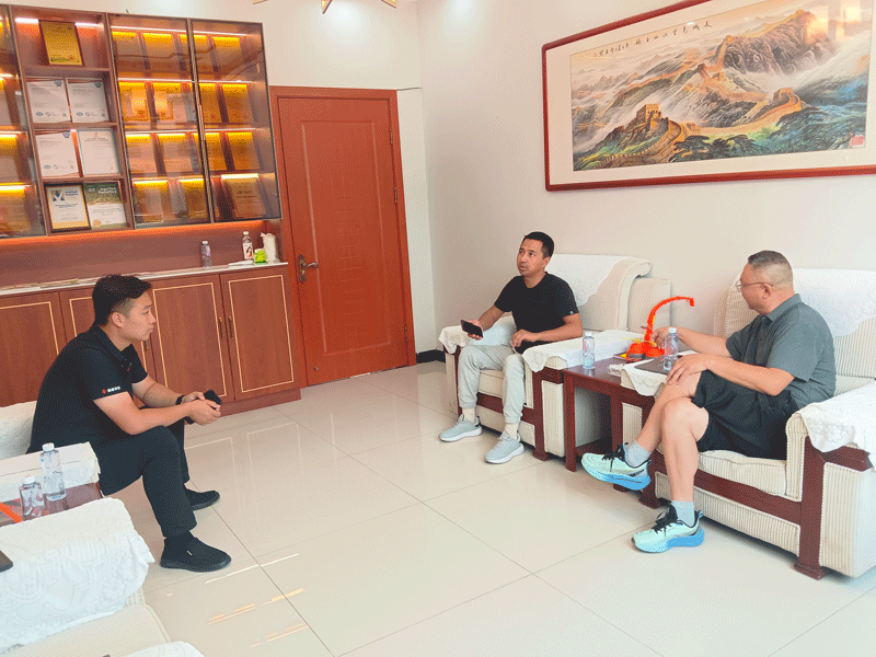 Welcome Foreign Friends to Visit Our Company and Order Machines!