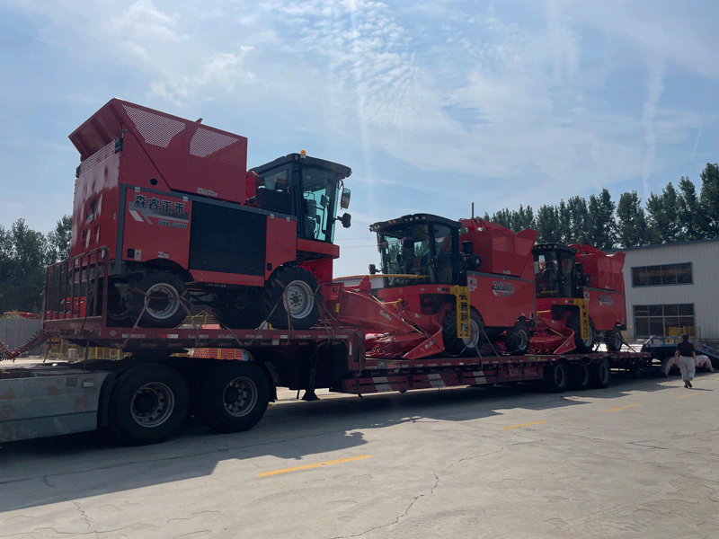 Crafted With Dedication, Bound For The Customer! Senrui Silage Harvesters Are Being Loaded And Shipped In Bulk.