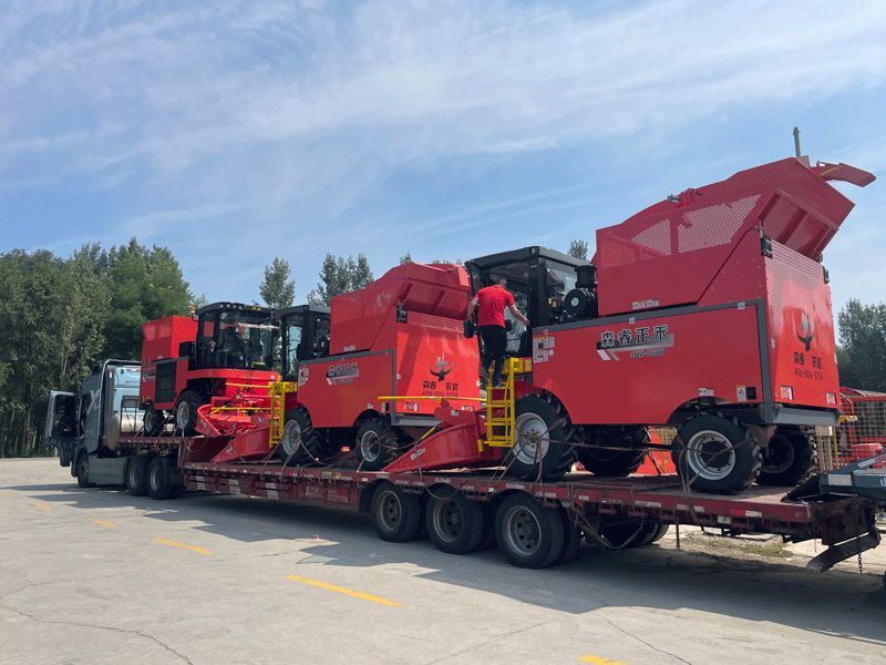 Crafted With Dedication, Bound For The Customer! Senrui Silage Harvesters Are Being Loaded And Shipped In Bulk.