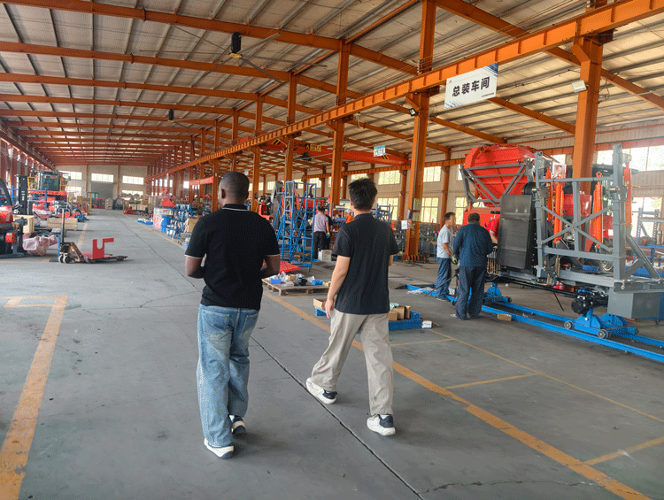 Seeing Is Believing! Overseas Clients Visit The Factory To Thoroughly Verify The Robust Capabilities Of The Silage Equipment. Seeing Is Believing! Overseas Clients Visit The Factory To Thoroughly Verify The Robust Capabilities Of The Silage Equipment.