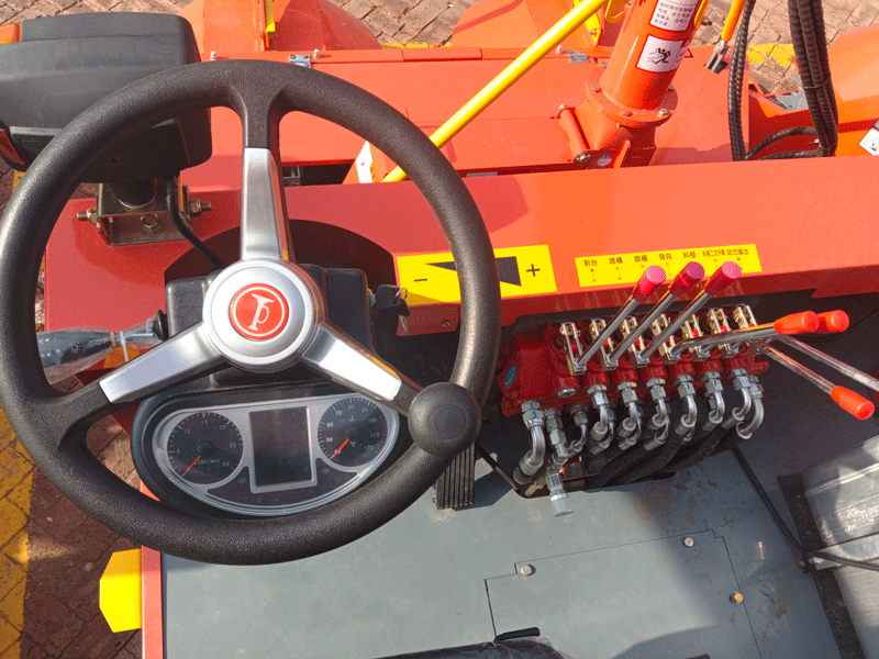 Factory Supply 4Qz-1600 High Performance 175Hp Diesel Self Propelled Corn Stalks Silage Harvester Suitable For Livestock Feed Factory Supply 4Qz-1600 High Performance 175Hp Diesel Self Propelled Corn Stalks Silage Harvester Suitable For Livestock Feed